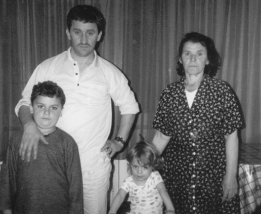 Description: D:\gazeta\Shqip�ria Etnike\internet\she49\valentin mura.jpg