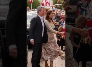 Një grëth i futet poshtë fustanit dhe e pickon mbretëreshën e Danimarkës