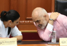 Belinda Balluku e sigurtë që Palloshi i Gjatë ka frikë ta shkarkojë