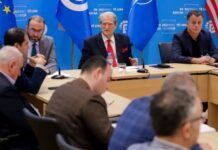 PD mbledh grupin pas bojkotit të komisioneve, Korreshi i jep ide Berishës: Duhet të ngujohemi te zyra e Peleshit