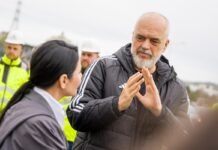 Te palarat e Belinda Ballukut, në drekë me ish burrin e saj, Sokol Ballën