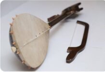 Tingujt e Lahutës dhe Shqipëria e gjithë botës!