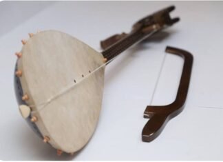 Tingujt e Lahutës dhe Shqipëria e gjithë botës!