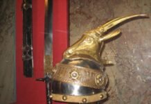 Shpatat e Skënderbeut janë reale – përkrenarja ceremoniale