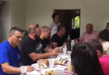 Altin Dumani në tavolinë kriminelë; birrë, këngë dhe jetë luksi me “botën” që paguhet për ta hetuar