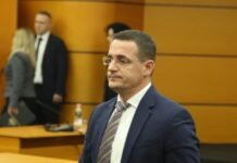 Prokurori Arbër Berexha çon personin e gabuar në gjykatë për përndjekje, ngatërron thirrjet hyrëse me ato dalëse nga Vodafone