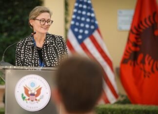 Edi Rama “piskat” Baton Haxhiun të sulmoi Ambasadën Amerikane dhe Gjermaninë