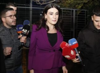 E arrestuar pas skandalit si grup i strukturuar kriminal te AKSHI, jep dorëheqjen Mirlinda Karçanaj