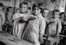 Këndimi i Himnit të Flamurit në Shkolla, detyrues me qarkore shtetërore që nga 3 marsi i vitit 1937