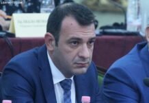 Robert Gajda, komisioneri që do të mbahet mend si kreu i shoqatave LGBTQ dhe që diskriminoi gjithë shqiptarët