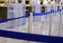 Greva paralizon Aeroportin e Berlinit, anulohen qindra fluturime dhe mijëra pasagjerë mbeten të bllokuar në terminale