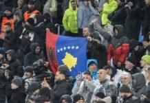 Thirrjet “UÇK -UÇK”… të tifozëve në Bratislavë, Serbia kërkon dënimin e Kosovës