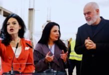 Palloshi tradhรซtoi Mamicรซn pรซr Belinda Ballukun