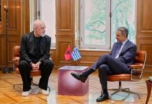 Mitsotakis i jep një leksion demokracie Edi Rama: u heq imunitetin 13 deputetëve të partisë së vet!