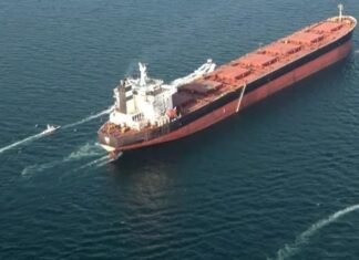 Irani e hapi Ngushticën e Hormuzit, lejohet kalimi për të gjitha anijet!