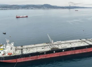 Mojtaba Khamenei kërcënon Amerikën; i sulmon 2 anije në Hormuz