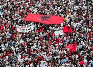 Protesta si shkurorëzim i autoritetit të nënshtrimit, anatomia e një zgjimi