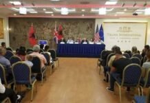 Konservatorët urojnë zgjedhjet model demokracie në Këshillin Kombëltar të PD-së