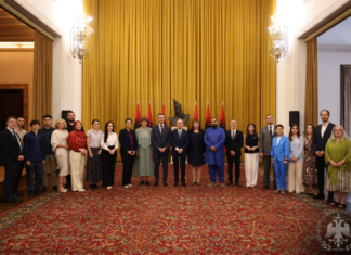 Heshtja e një Presidenti të Republikës, në momente kur qytetarët kërkojnë të dëgjohen, flet po aq fort sa edhe fjalët.”