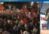 “Përqafon Soros, i puth duart Vuçiçit! Tirana dhe Kruja digjen, ti në plazh!”/ Protestuesi mesazh Ramës: Kjo rini në shesh ka për ta sjellë ty fundin!
