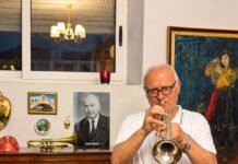 Prof. Qamil Gjyrezi është një muzikolog, studiues dhe pedagog shkodran i njohur për kontributin e tij në ndërlidhjen e psikologjisë, psikoanalizës dhe artit (veçanërisht muzikës)