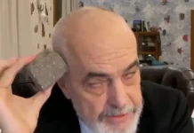 Kryehajduti me gurë në dorë që u jep shqiptarëve leksion për dhunën