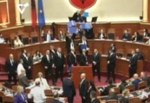 Reforma territoriale u miratua me 85 vota, ndërsa opozita zgjodhi zhurmën në vend të alternativave